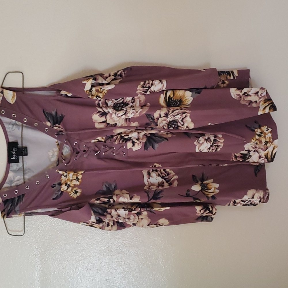 Sholderless floral top